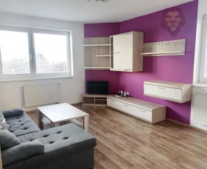 Rezervované Moderný 2-izbový byt s 2 balkónmi, Ilava – SNP