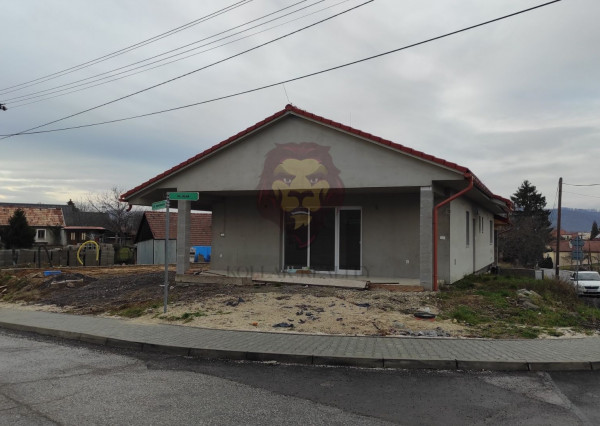 NA PREDAJ RODINNÝ DOM - NOVOSTAVBA - BYSTRIČANY 4-IZBOVÝ , 488m2 POZEMOK