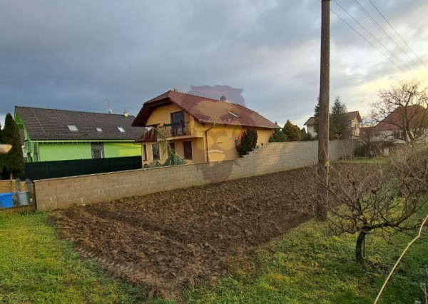 NA PREDAJ POZEMOK V MADUNICIACH