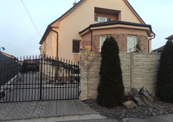 !!Znižená cena!! NA PREDAJ VELKÉ BIELICE - RODINNÝ DOM - 6,5 IZBOVÝ