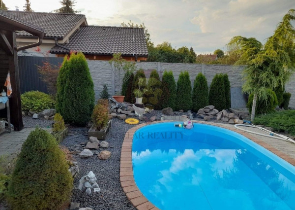 !!Znižená cena!! NA PREDAJ VELKÉ BIELICE - RODINNÝ DOM - 6,5 IZBOVÝ