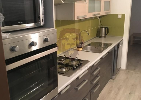 Na predaj 3-izbový byt v centre Seredi