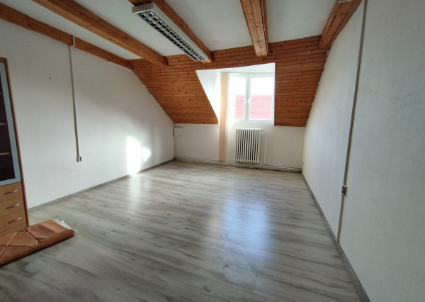 NA PRENÁJOM - Priestory pre kancelárie a služby v Hlohovci