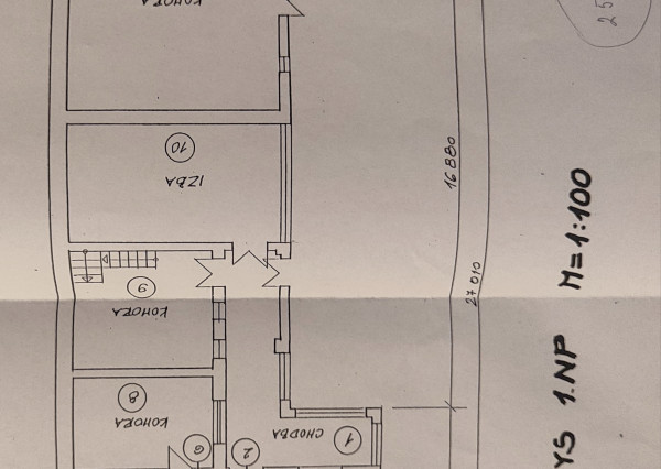 NA PREDAJ-Veľký pozemok so starším rodinným domom v Šoporni