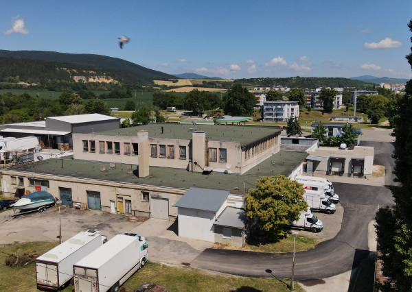ZNÍŽENÁ CENA!! NA PREDAJ VÝROBNA HALA  -NOVÉ MESTO NAD VÁHOM