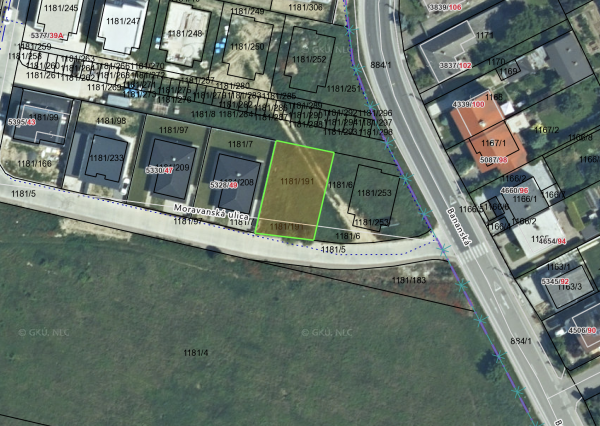 Znížená cena !! NA PREDAJ POZEMOK - BANKA -PIEŠŤANY 427m2