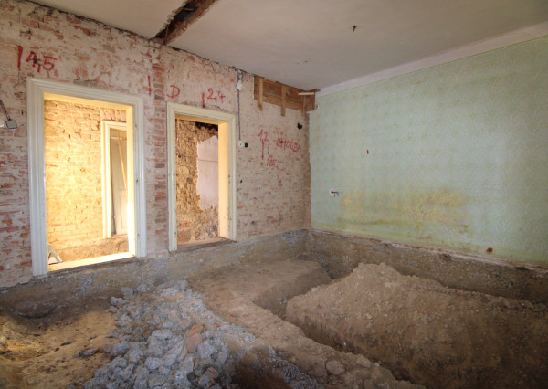 NA PREDAJ - Rodinný dom s veľkým pozemkom - Tepličky