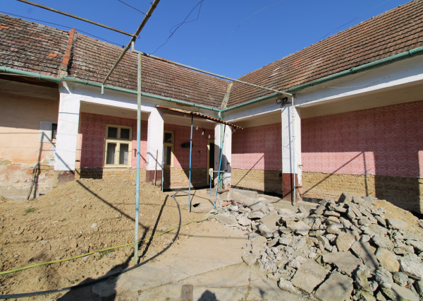 NA PREDAJ - Rodinný dom s veľkým pozemkom - Tepličky