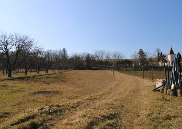 NA PREDAJ - Rodinný dom s veľkým pozemkom - Tepličky