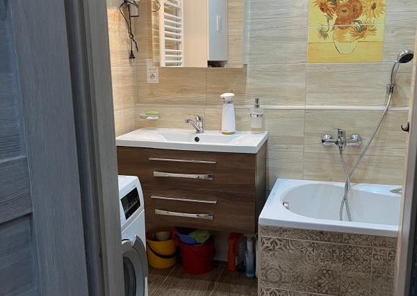 Na predaj 4-izbový byt v Nových Zámkoch