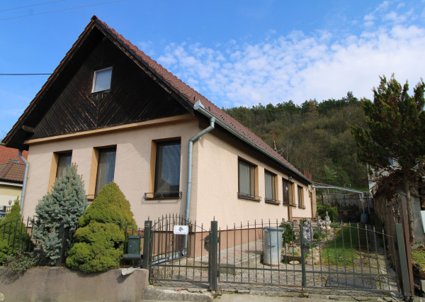 REZERVOVANÉ !!  Rodinný dom v Sokolovciach - 531m2