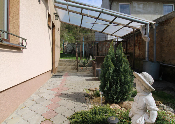 REZERVOVANÉ !!  Rodinný dom v Sokolovciach - 531m2