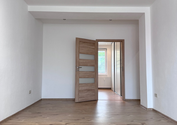 NA PREDAJ 2-IZBOVÝ BYT NOVA DUBNICA - KOMENSKÉHO SADY