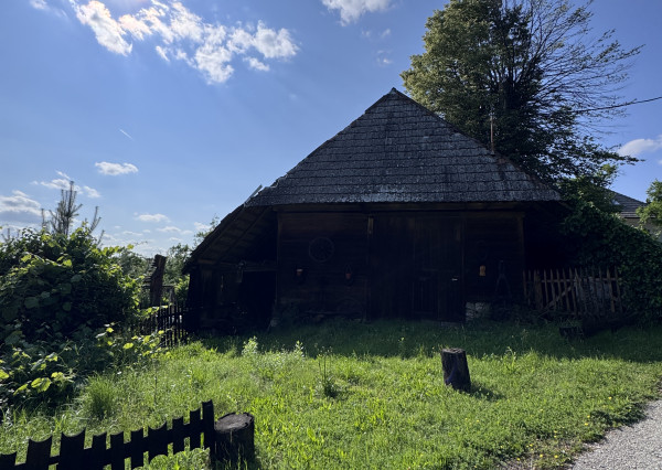 REZERVOVANÉ !! NA PREDAJ POZEMOK + RODINNÝ DOM 2040m2