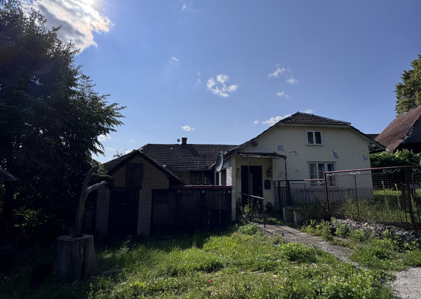 REZERVOVANÉ !! NA PREDAJ POZEMOK + RODINNÝ DOM 2040m2