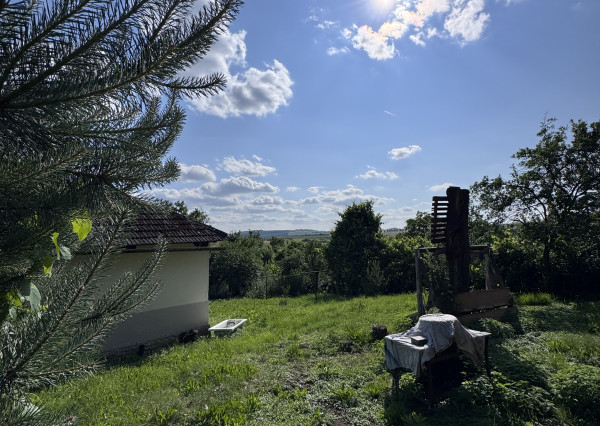 REZERVOVANÉ !! NA PREDAJ POZEMOK + RODINNÝ DOM 2040m2