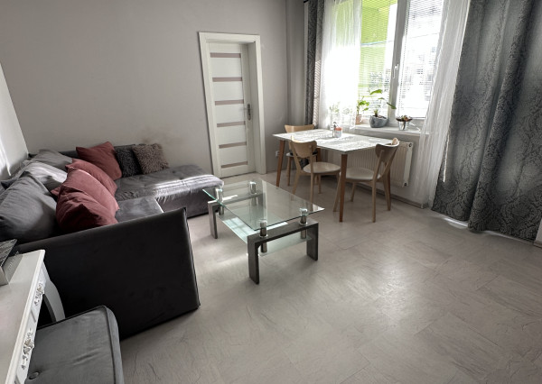 REZERVOVANÝ Predám 4-izbový byt, 77 m2, Nové Mesto nad Váhom – Zelená ulica