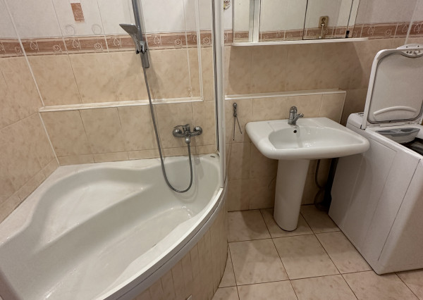 REZERVOVANÝ Predám 4-izbový byt, 77 m2, Nové Mesto nad Váhom – Zelená ulica