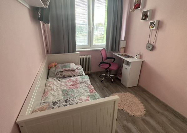 REZERVOVANÝ Predám 4-izbový byt, 77 m2, Nové Mesto nad Váhom – Zelená ulica