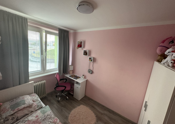 REZERVOVANÝ Predám 4-izbový byt, 77 m2, Nové Mesto nad Váhom – Zelená ulica