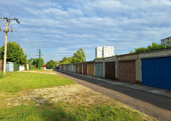 Predám garáž vo Vrbovom.