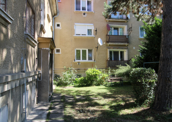 NA PREDAJ - 1 - izbový byt v centre Nitry