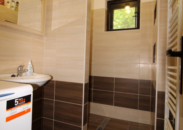 ZNÍŽENÁ CENA - NA PREDAJ - Veľký Rodinný dom Sokolovce