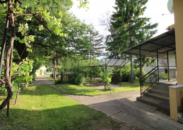 ZNÍŽENÁ CENA - NA PREDAJ - Veľký Rodinný dom Sokolovce