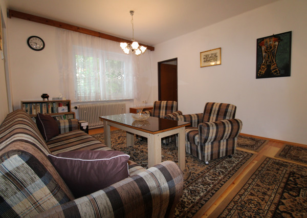 ZNÍŽENÁ CENA - NA PREDAJ - Veľký Rodinný dom Sokolovce