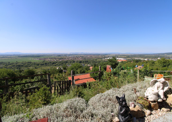 NA PREDAJ - Chatka s pekným výhľadom na Šianci