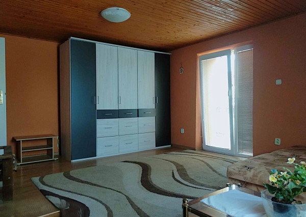 NA PRENÁJOM - 3-izbové podkrovie v Rodinnom dome Malženice