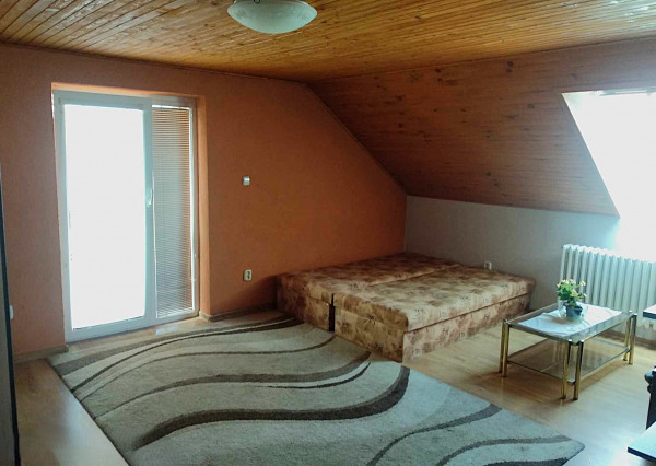 NA PRENÁJOM - 3-izbové podkrovie v Rodinnom dome Malženice