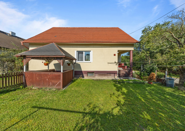 REZERVOVANÉ   4-izbový rodinný dom v Ilave so záhradou