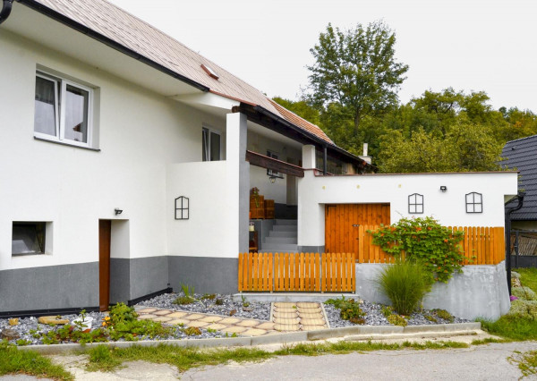 Zrekonštruovaná vidiecka chalupa / rodinný dom na predaj – Lubina, Podkozince