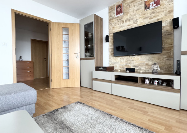 Rezervované  slnečný 77m2 - 3 izbový byt Trenčín