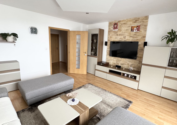 Znížená cena na predaj slnečný 77m2 - 3 izbový byt Trenčín