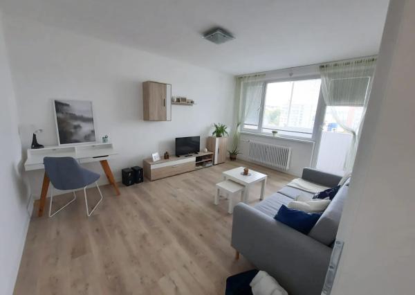 Na prenájom 2-izbový byt – Trenčín, Juh (Saratovská ulica)