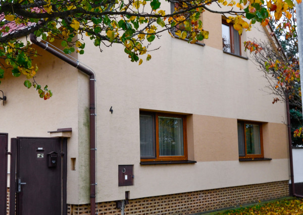 NA PREDAJ RODINNÝ DOM SO SAMOSTATNOU UBYTOVŇOU V OBCI ZAVAR