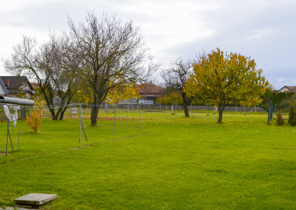 NA PREDAJ RODINNÝ DOM SO SAMOSTATNOU UBYTOVŇOU V OBCI ZAVAR