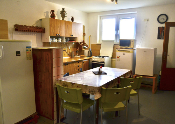 NA PREDAJ RODINNÝ DOM SO SAMOSTATNOU UBYTOVŇOU V OBCI ZAVAR