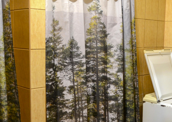 NA PREDAJ RODINNÝ DOM SO SAMOSTATNOU UBYTOVŇOU V OBCI ZAVAR