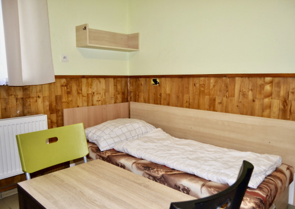 NA PREDAJ RODINNÝ DOM SO SAMOSTATNOU UBYTOVŇOU V OBCI ZAVAR