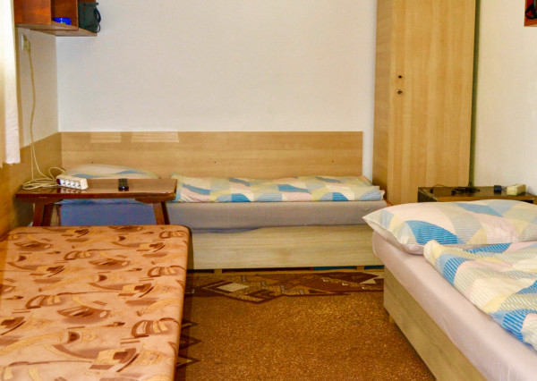 NA PREDAJ RODINNÝ DOM SO SAMOSTATNOU UBYTOVŇOU V OBCI ZAVAR