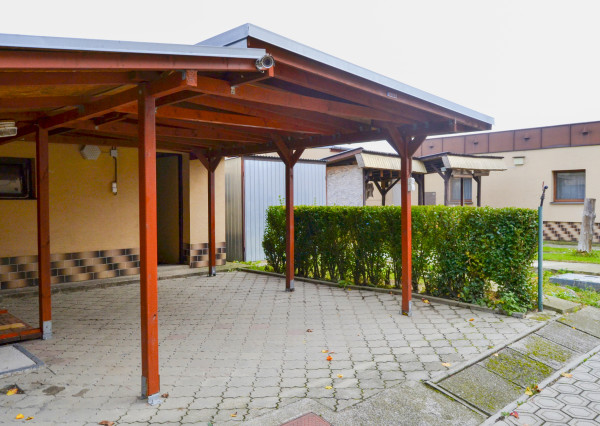 NA PREDAJ RODINNÝ DOM SO SAMOSTATNOU UBYTOVŇOU V OBCI ZAVAR