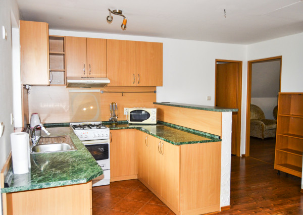 NA PREDAJ RODINNÝ DOM SO SAMOSTATNOU UBYTOVŇOU V OBCI ZAVAR