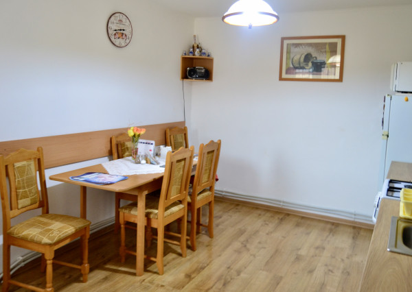 NA PREDAJ RODINNÝ DOM SO SAMOSTATNOU UBYTOVŇOU V OBCI ZAVAR