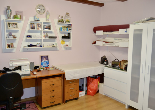 NA PREDAJ RODINNÝ DOM SO SAMOSTATNOU UBYTOVŇOU V OBCI ZAVAR