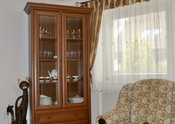 NA PREDAJ RODINNÝ DOM SO SAMOSTATNOU UBYTOVŇOU V OBCI ZAVAR