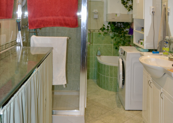 NA PREDAJ RODINNÝ DOM SO SAMOSTATNOU UBYTOVŇOU V OBCI ZAVAR