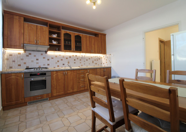 NA PRENÁJOM - 2 - izbový byt v centre Piešťan s parkovaním